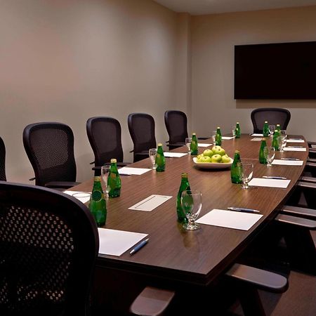 Four Points By Sheraton Toronto Airport Мисисага Екстериор снимка