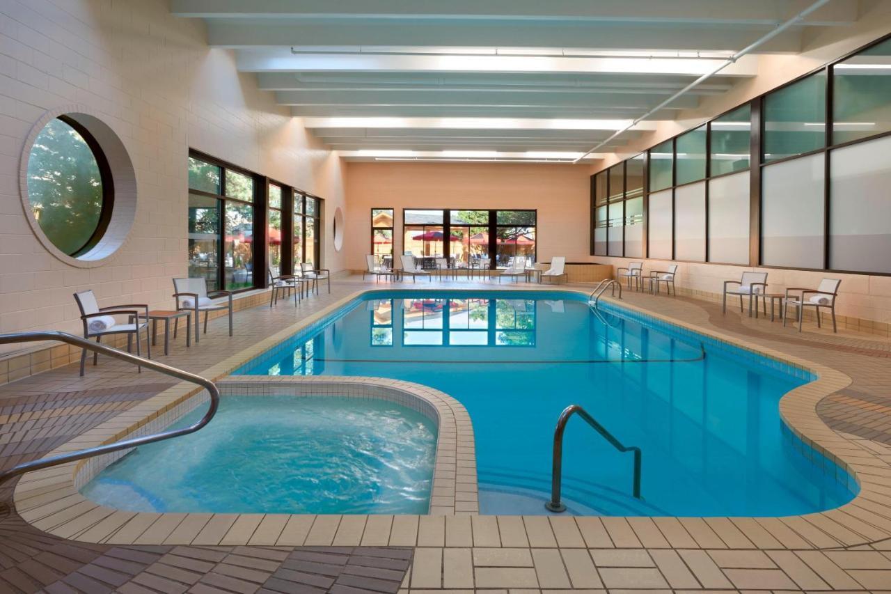 Four Points By Sheraton Toronto Airport Мисисага Екстериор снимка
