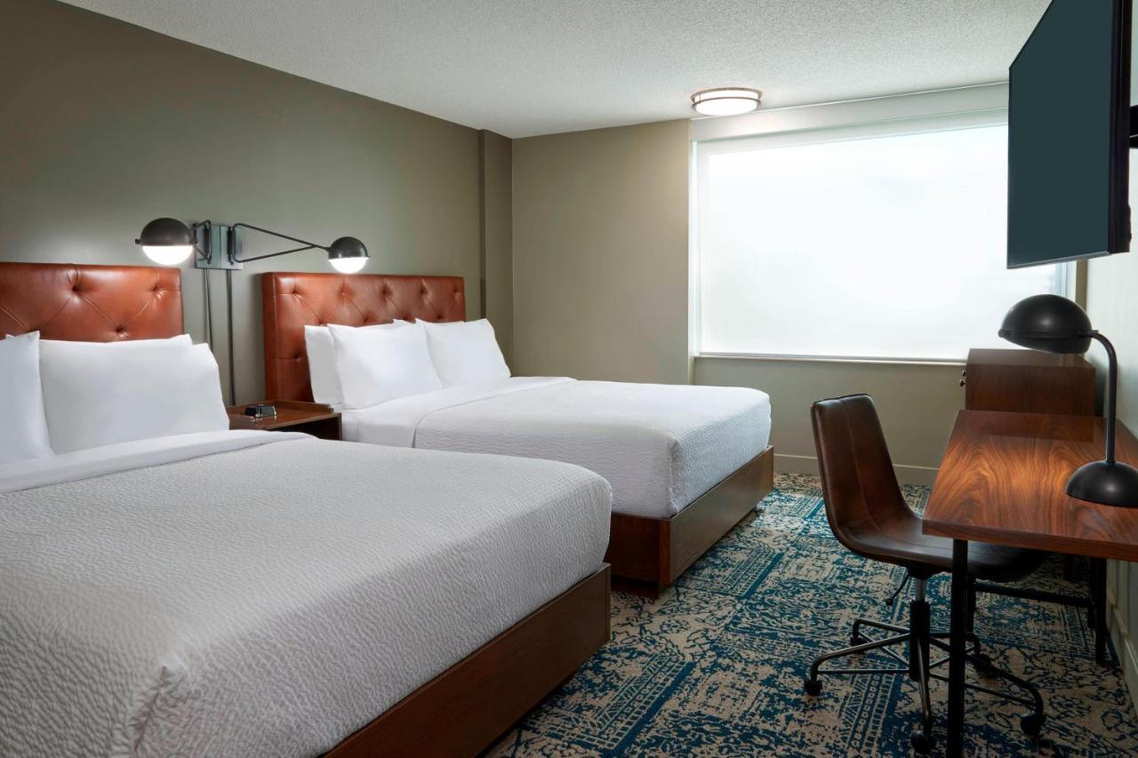 Four Points By Sheraton Toronto Airport Мисисага Екстериор снимка