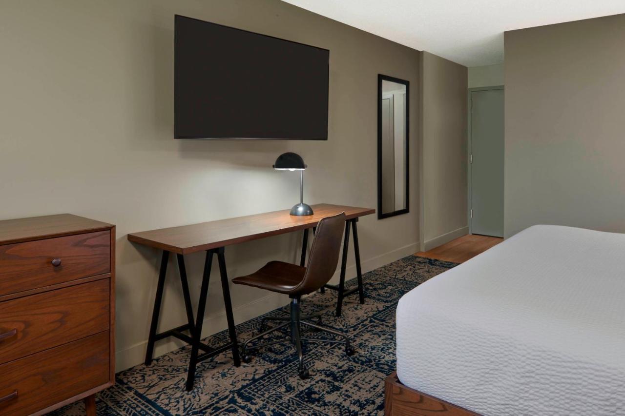 Four Points By Sheraton Toronto Airport Мисисага Екстериор снимка
