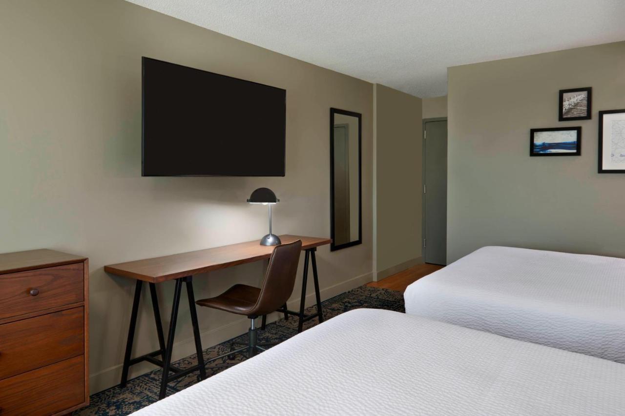Four Points By Sheraton Toronto Airport Мисисага Екстериор снимка