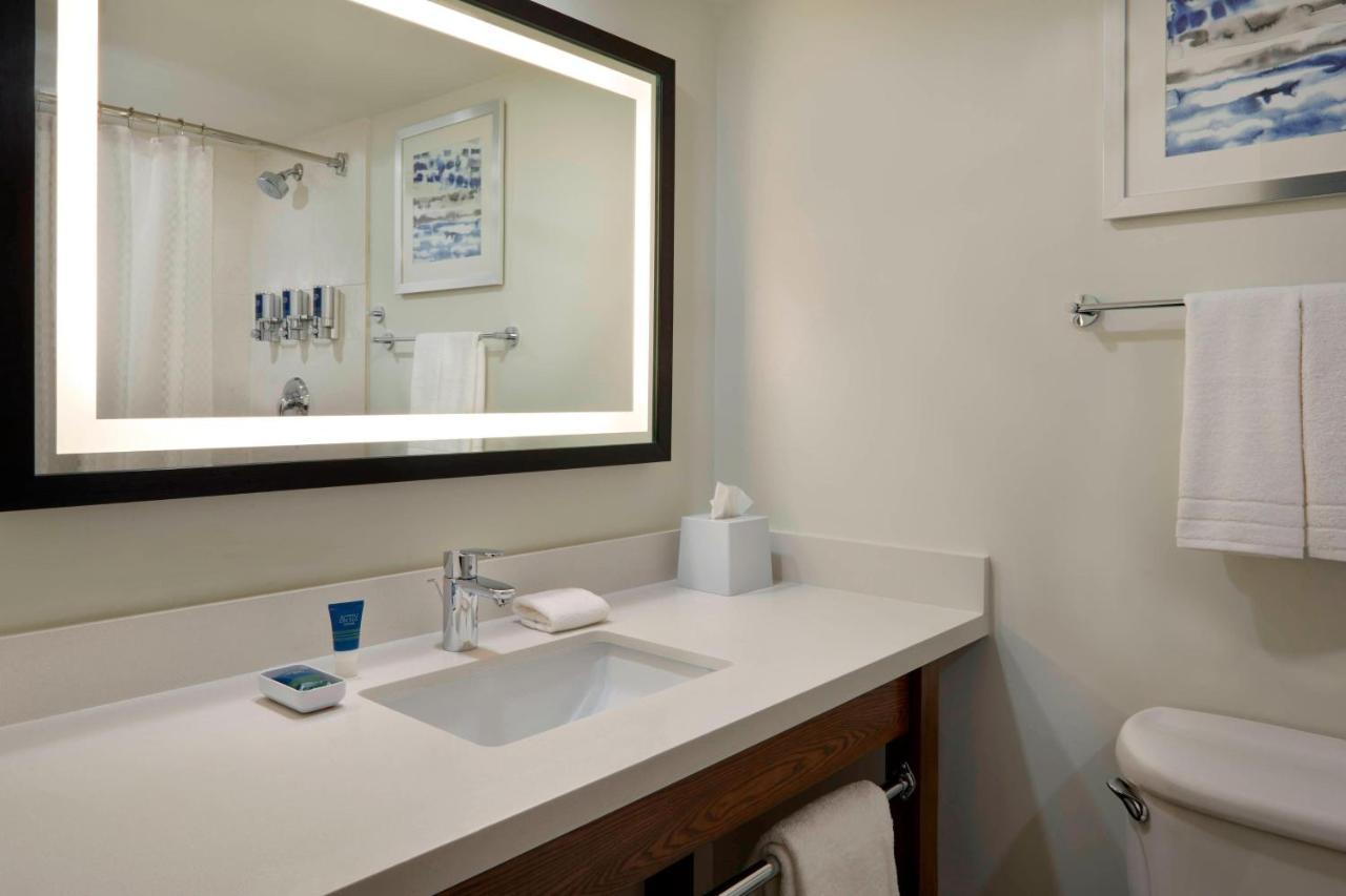 Four Points By Sheraton Toronto Airport Мисисага Екстериор снимка