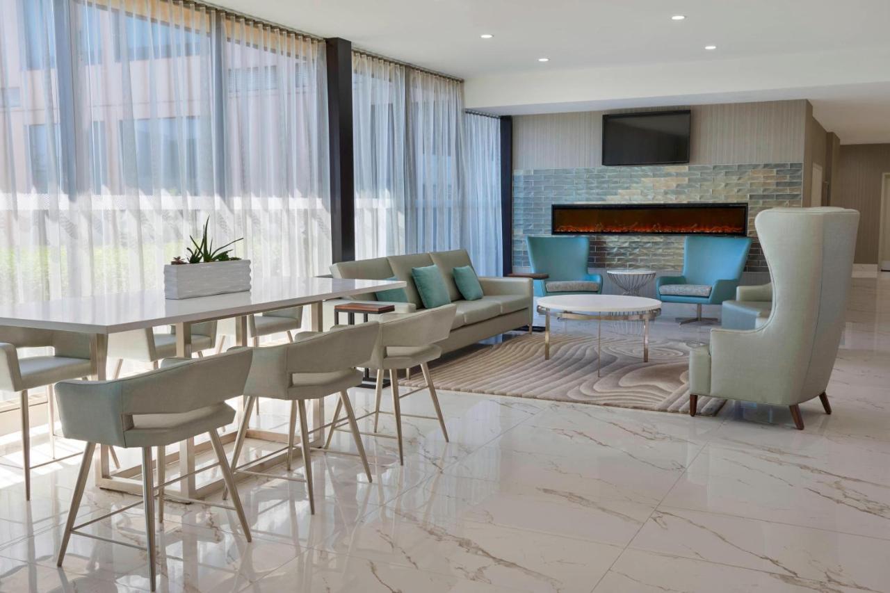 Four Points By Sheraton Toronto Airport Мисисага Екстериор снимка
