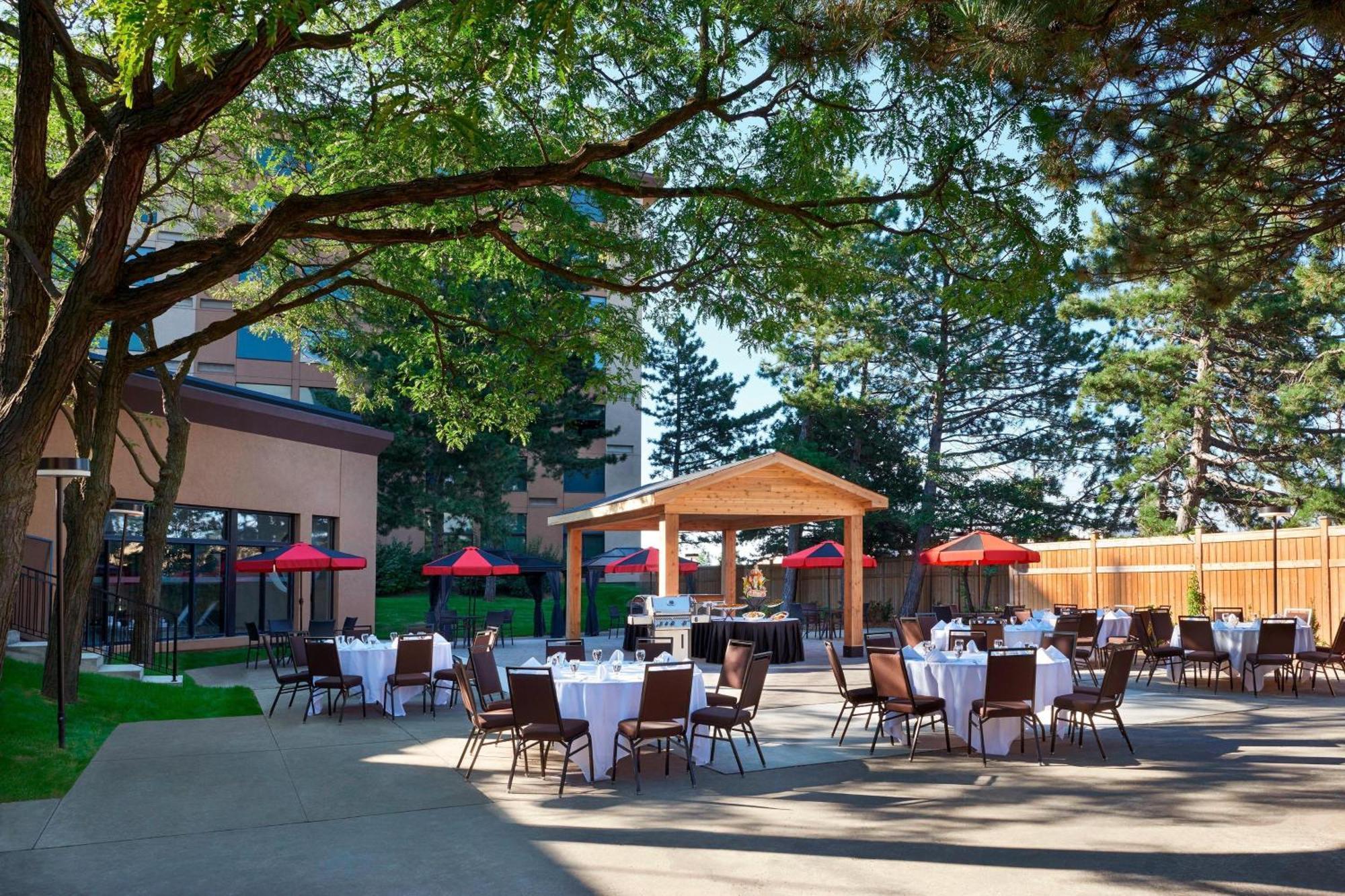Four Points By Sheraton Toronto Airport Мисисага Екстериор снимка