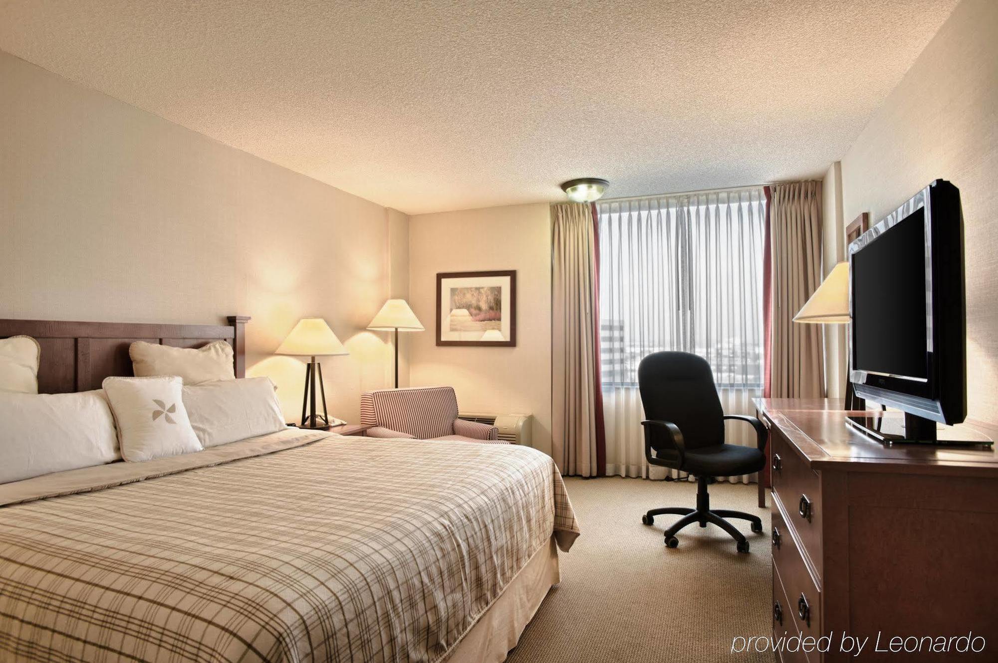 Four Points By Sheraton Toronto Airport Мисисага Екстериор снимка