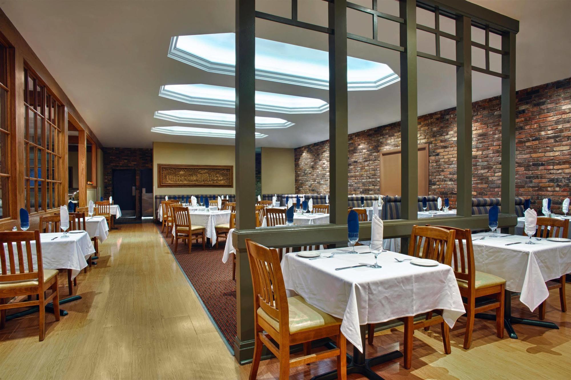 Four Points By Sheraton Toronto Airport Мисисага Екстериор снимка
