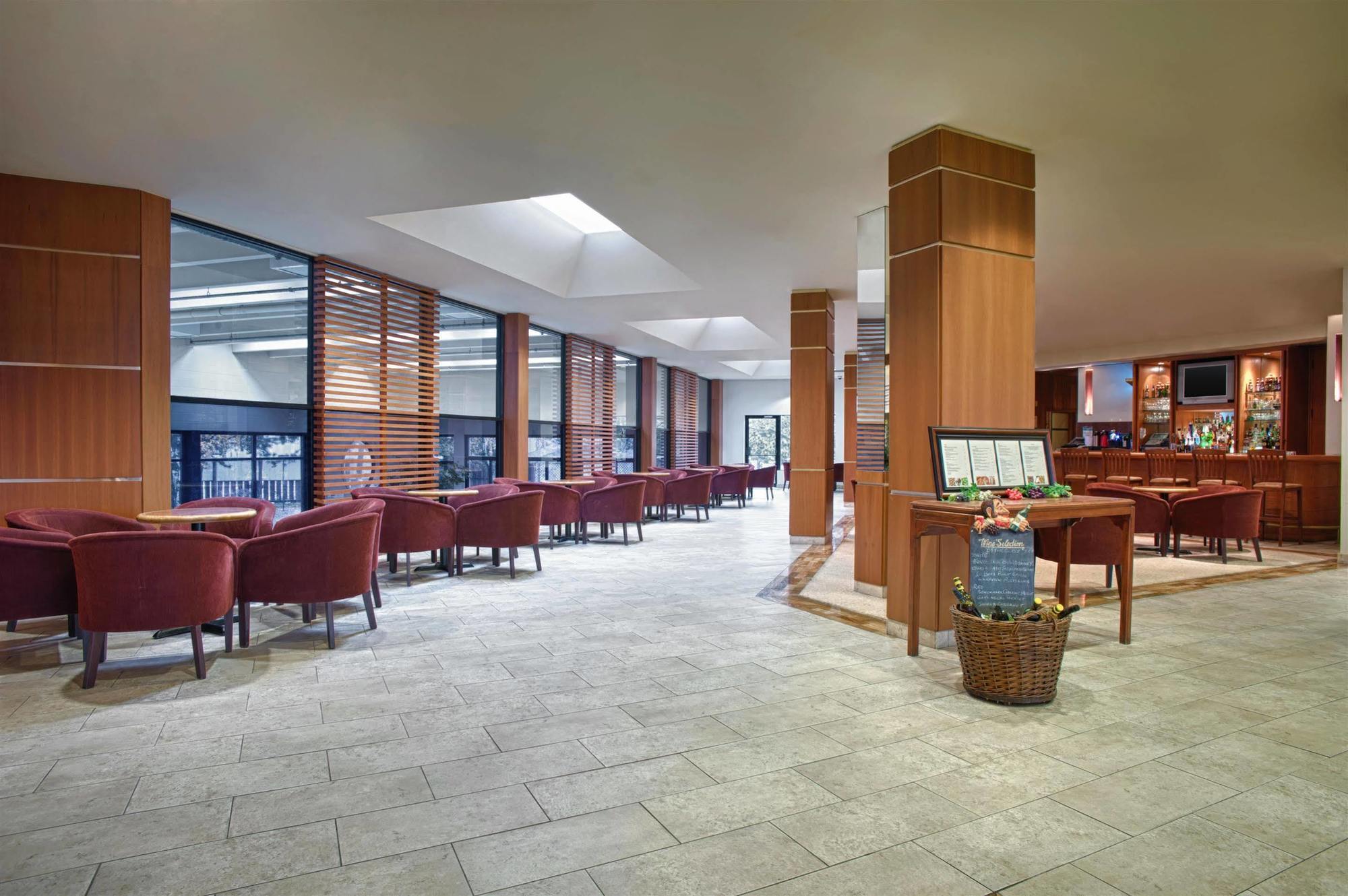 Four Points By Sheraton Toronto Airport Мисисага Екстериор снимка