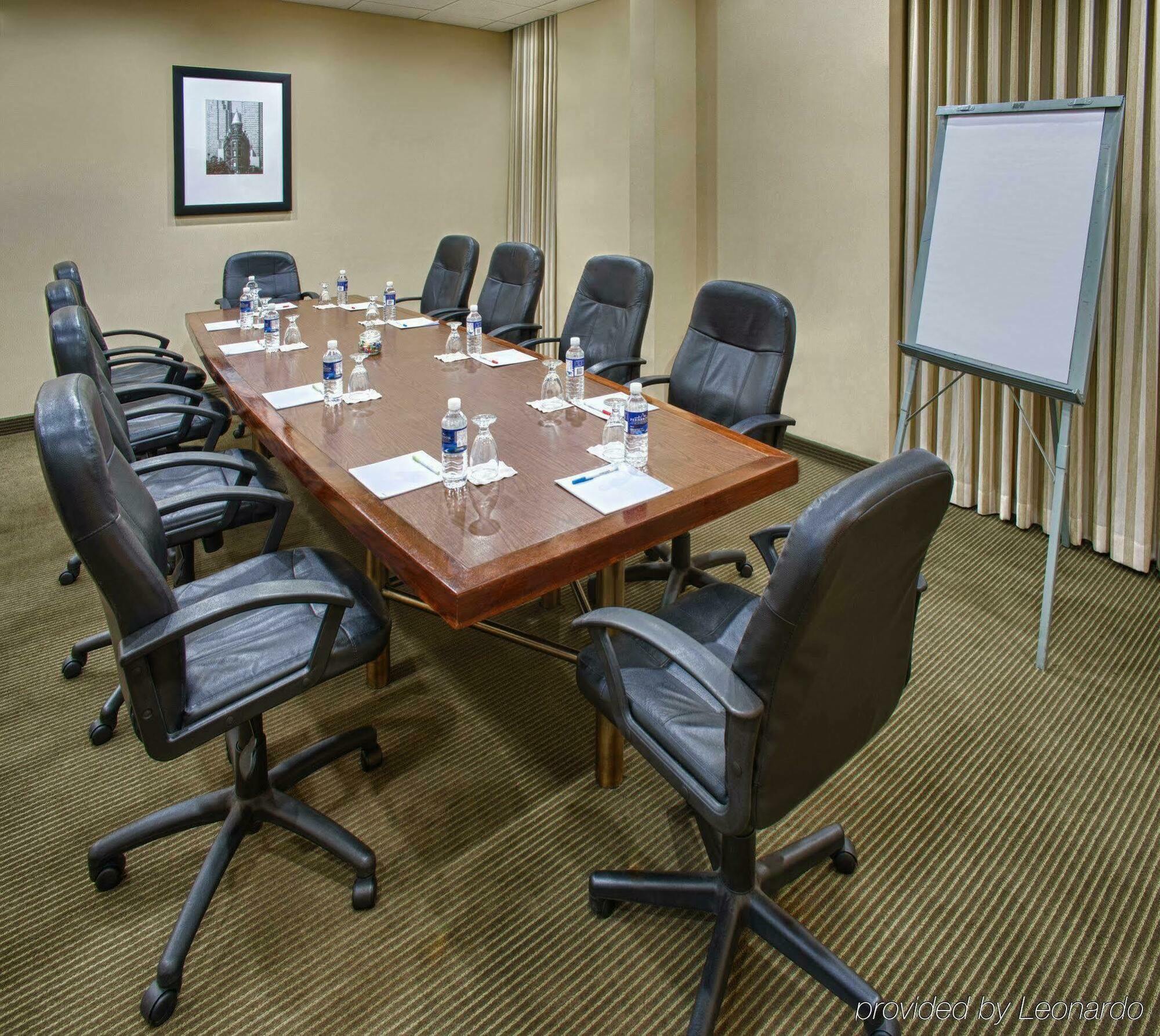Four Points By Sheraton Toronto Airport Мисисага Екстериор снимка